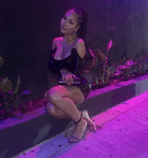 Parker McKenna Posey feet photo thumbnail