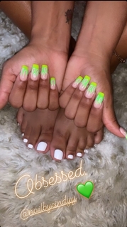Parker McKenna Posey feet photo thumbnail