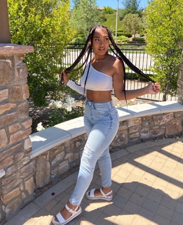 Parker McKenna Posey feet photo thumbnail