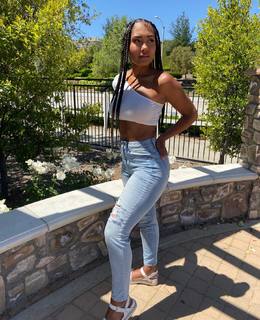 Parker McKenna Posey feet photo thumbnail