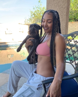 Parker McKenna Posey feet photo thumbnail