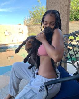 Parker McKenna Posey feet photo thumbnail