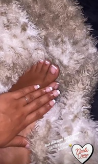 Parker McKenna Posey feet photo thumbnail