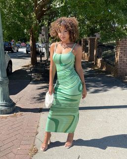 Parker McKenna Posey feet photo thumbnail