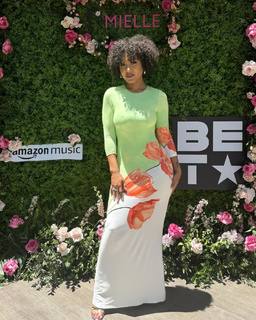 Parker McKenna Posey feet photo thumbnail