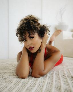 Parker McKenna Posey feet photo thumbnail