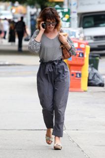 Parker Posey feet photo thumbnail