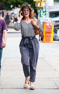 Parker Posey feet photo thumbnail