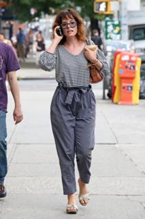 Parker Posey feet photo thumbnail