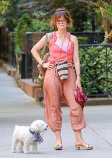 Parker Posey feet photo thumbnail