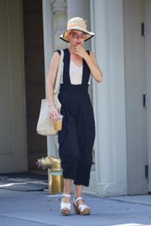 Parker Posey feet photo thumbnail