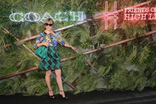 Parker Posey feet photo thumbnail