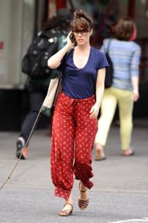 Parker Posey feet photo thumbnail