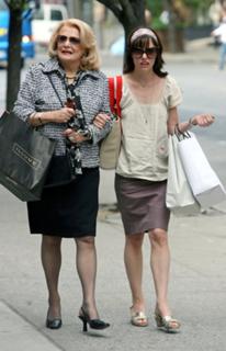 Parker Posey feet photo thumbnail