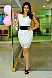 Parul Gulati feet photo thumbnail