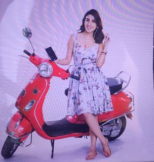 Parul Gulati feet photo thumbnail