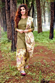 Parul Gulati feet photo thumbnail