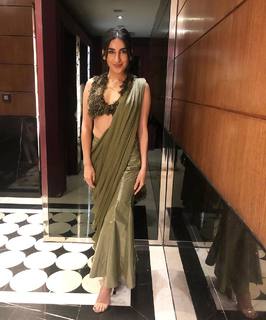 Parul Gulati feet photo thumbnail