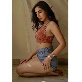 Parul Gulati feet photo thumbnail