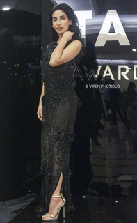 Parul Gulati feet photo thumbnail