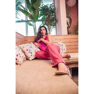 Parul Gulati feet photo thumbnail