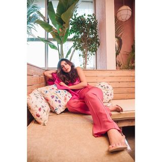 Parul Gulati feet photo thumbnail