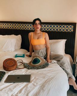 Parul Gulati feet photo thumbnail