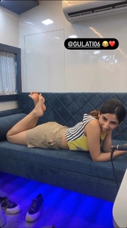 Parul Gulati feet photo thumbnail