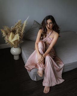Parul Gulati feet photo thumbnail