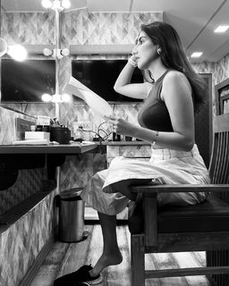 Parul Gulati feet photo thumbnail