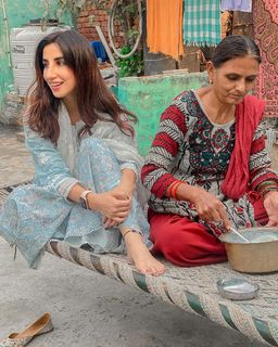 Parul Gulati feet photo thumbnail