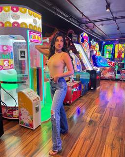 Parul Gulati feet photo thumbnail