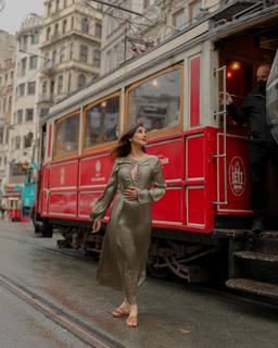 Parul Gulati feet photo thumbnail