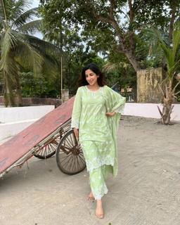 Parul Gulati feet photo thumbnail