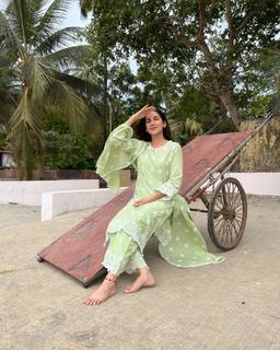 Parul Gulati feet photo thumbnail