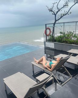 Parul Gulati feet photo thumbnail