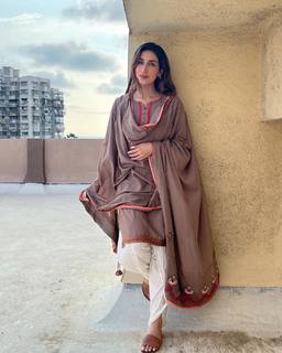 Parul Gulati feet photo thumbnail