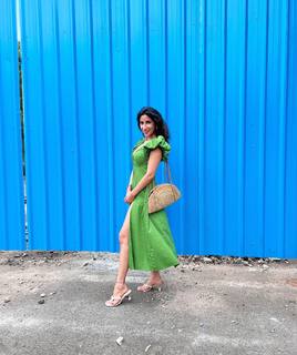 Parul Gulati feet photo thumbnail