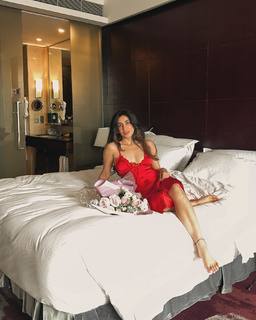 Parul Gulati feet photo thumbnail