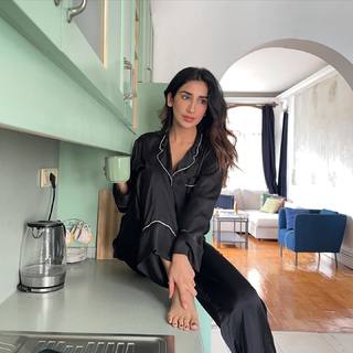 Parul Gulati feet photo thumbnail