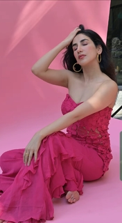 Parul Gulati feet photo thumbnail