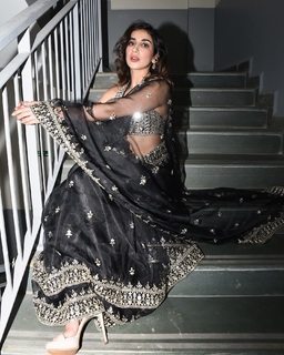 Parul Gulati feet photo thumbnail