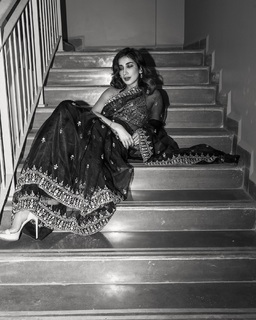 Parul Gulati feet photo thumbnail