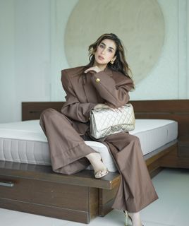 Parul Gulati feet photo thumbnail