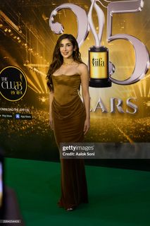 Parul Gulati feet photo thumbnail