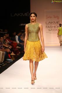 Parvathy Omanakuttan feet photo 5