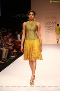 Parvathy Omanakuttan feet photo 4
