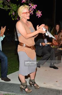 Patricia Arquette feet photo thumbnail