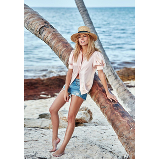 Patricia Conde feet photo thumbnail