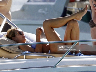 Patricia Conde feet photo thumbnail